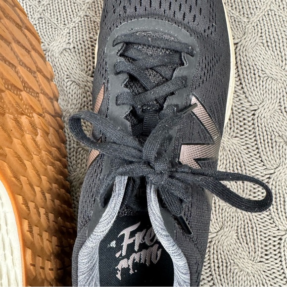 New Balance Women’s Fresh Foam Arishi with Gum Bottom Sneaker ~ 9 - Picture 10 of 10
